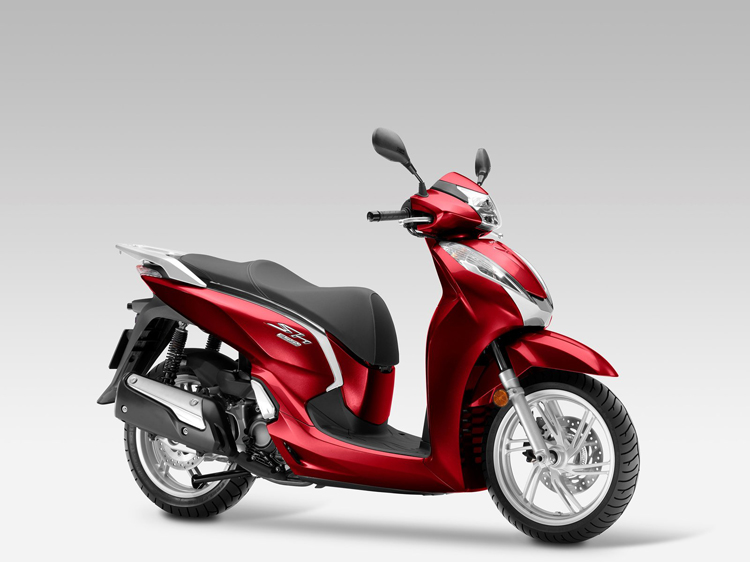 Cận cảnh chiếc Honda SH 300i 2015 - 18