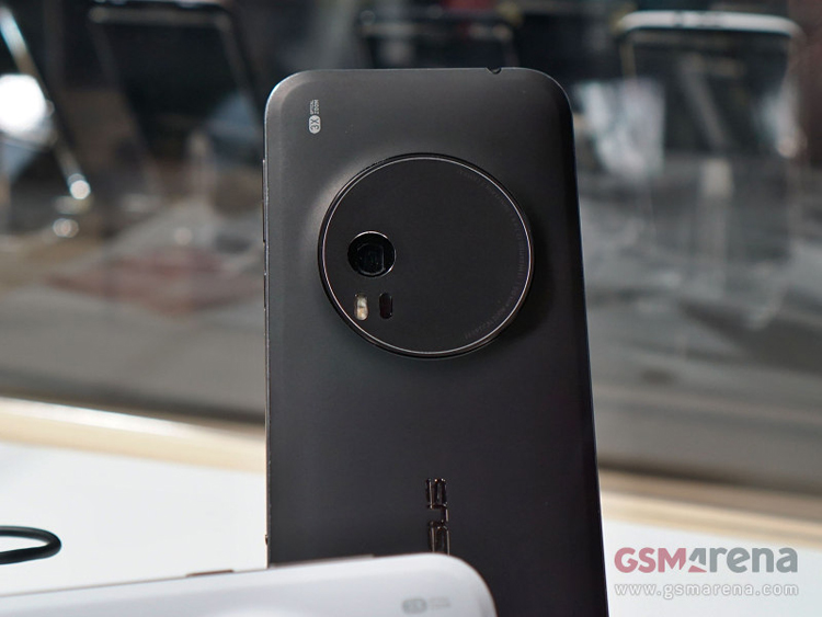 Trên tay chiếc Asus Zenfone Zoom mới - 11