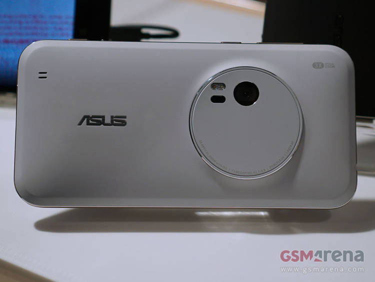 Trên tay chiếc Asus Zenfone Zoom mới - 13