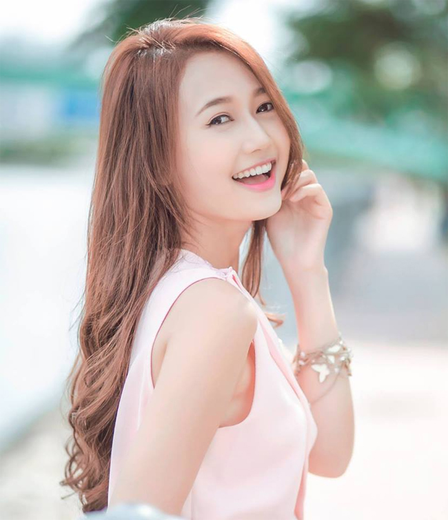 Nụ cười xinh tươi của hot girl Sài thành