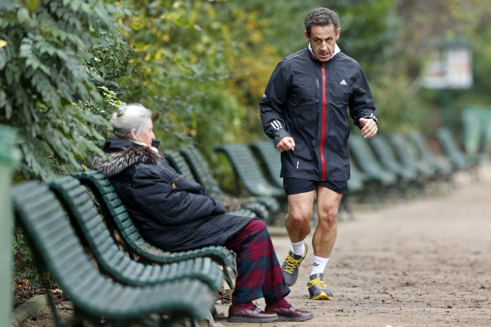 Vẻ mặt rất biểu cảm của cựu Tổng thống Pháp Nicolas Sarkozy khi ông chạy bộ ở Paris ngày 28.11.2012.