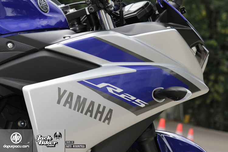 Ngắm chi tiết chiếc Yamaha R25 ABS mới - 10