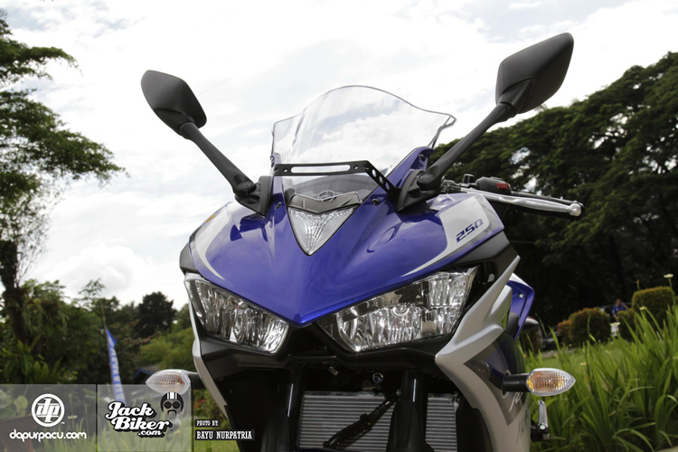 Ngắm chi tiết chiếc Yamaha R25 ABS mới - 8