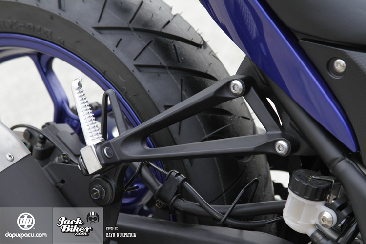 Ngắm chi tiết chiếc Yamaha R25 ABS mới - 20