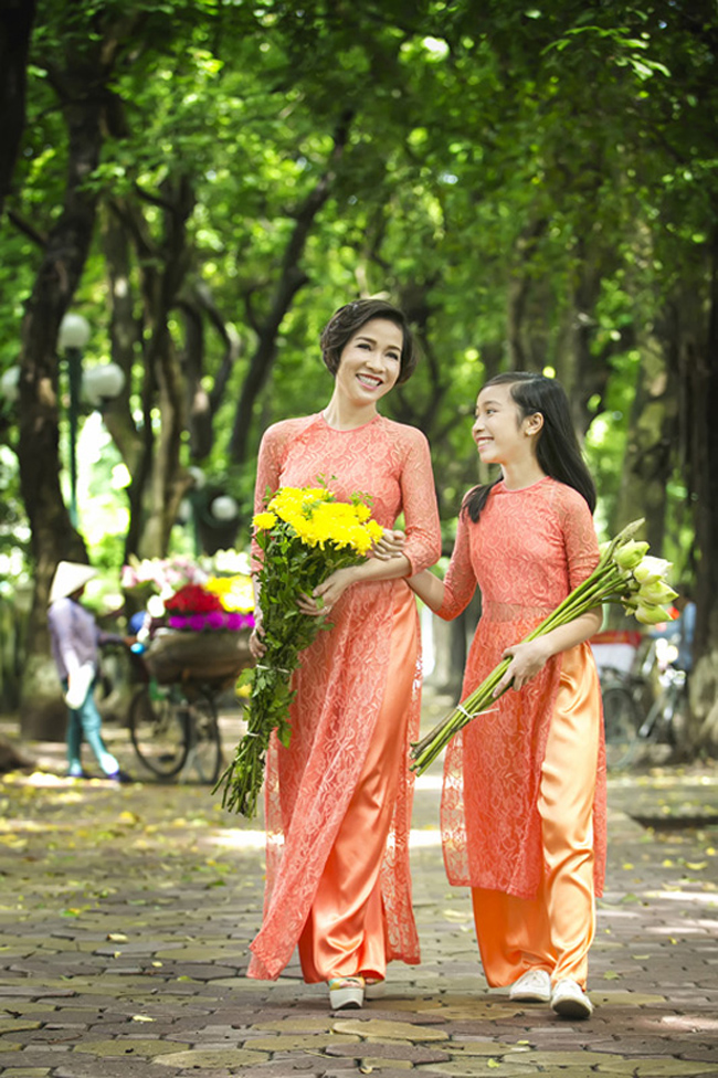 Diva Mỹ Linh sinh ra và lớn lên ở Hà Nội. Cô dành cho Hà Nội một tình yêu tha thiết không thể nói bằng lời.