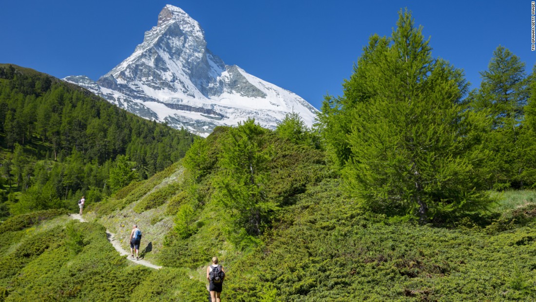 Thị trấn Zermatt, Thụy Sĩ. Zermatt là một thị trấn nhỏ nhưng rất nổi tiếng của Thụy Sĩ với nhiều điểm thăm quan du lịch nổi tiếng. Đây là điểm đến hấp dẫn thứ 12 trên thế giới.