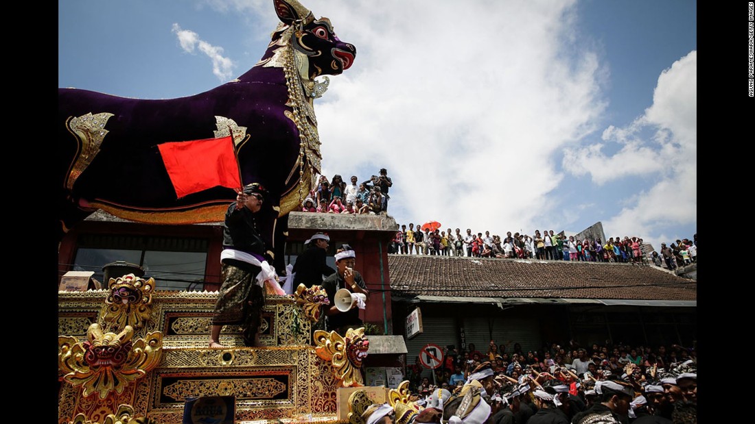 Thị trấn Ubud ở đảo Bali, Indonesia đứng thứ 15 danh sách. Nơi đây là một trong các trung tâm nghệ thuật và văn hóa chính của Bali, nó đã phát triển một ngành công nghiệp du lịch lớn.