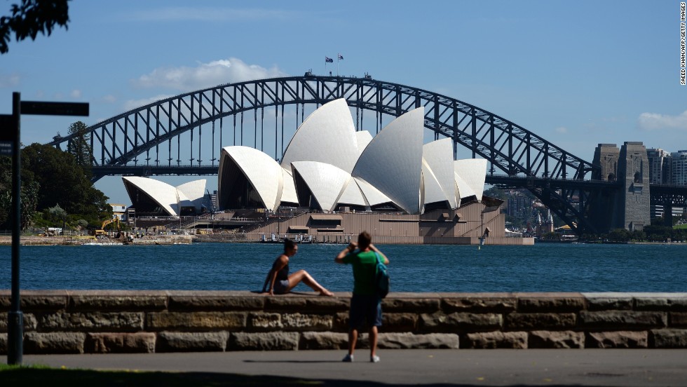 Sydney, Australia – vị trí 25. Thành phố Sydney được gọi là &#34;Thành phố Cảng”, là trung tâm tài chính lớn nhất của Australia và cũng là một địa điểm du lịch của khách quốc tế, nổi tiếng với nhiều bãi biển đẹp và kiến trúc đôi.