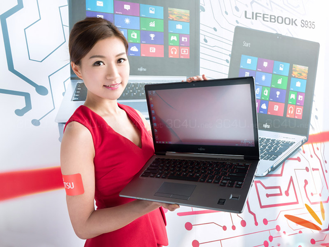 Dàn hotgirl xinh đẹp tạo dáng bên laptop - 2