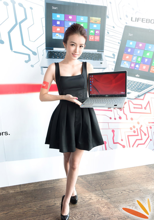 Dàn hotgirl xinh đẹp tạo dáng bên laptop - 6