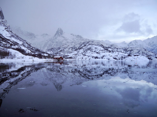 Cảnh mùa đông tuyệt đẹp ở Lofoten, Na Uy.