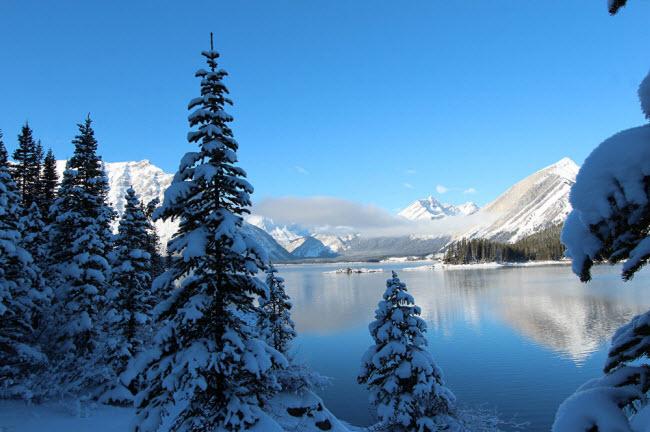 Hồ Rawson ở Alberta, Canada.