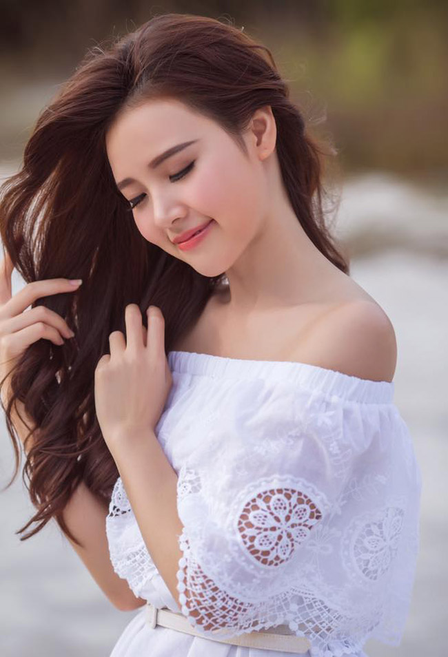 Vẫn là những hình ảnh xinh đẹp đến &#34;lay động&#34; lòng người của hot girl Sài thành. Trải qua bao sóng gió, cô vẫn vậy, đẹp trong trẻo như chưa từng vướng chút thị phi.&nbsp;