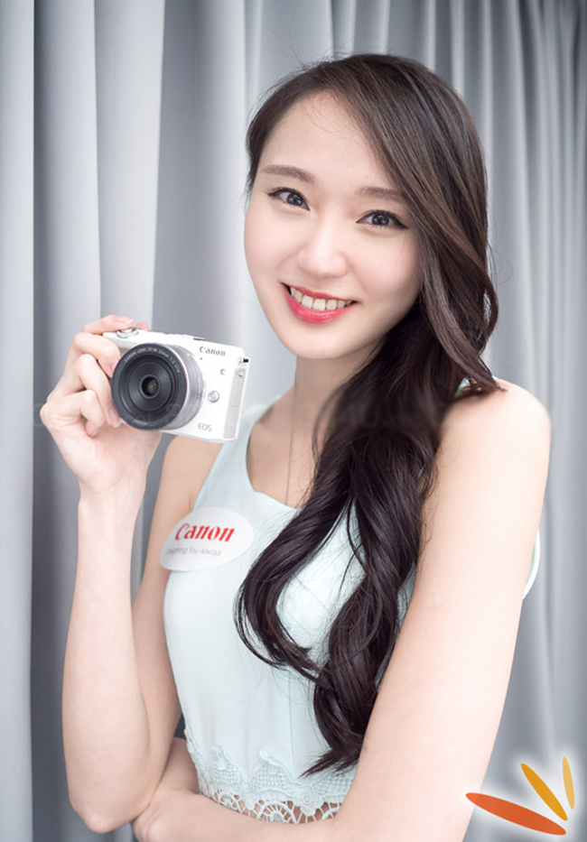 Đây là một chiếc máy ảnh mirrorless có thiết kế tốt, hiệu năng vừa phải và giá bán khá hợp lý.