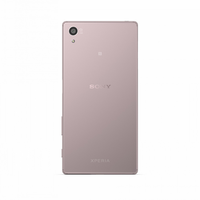 Xperia Z5 đi kèm với màn hình 5,2 inch bằng với kích thước của Z2, độ phân giải Full HD với mật độ điểm ảnh 428ppi.