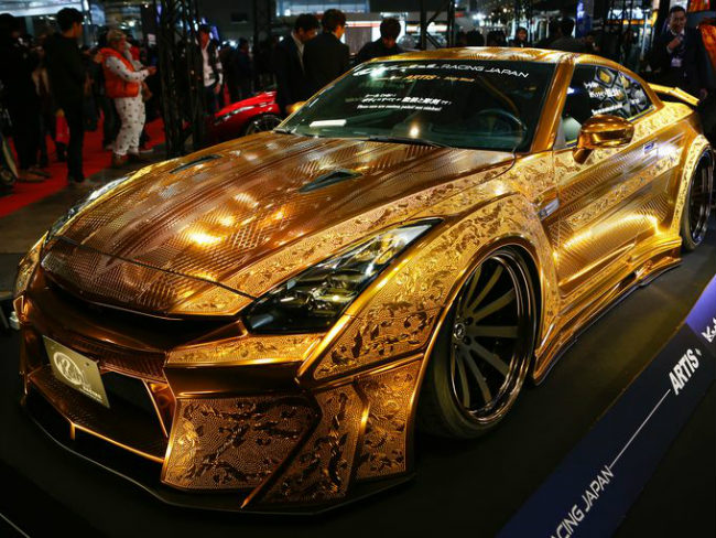 Chiếc Nissan R35 GT-R dát vàng lấp lánh.