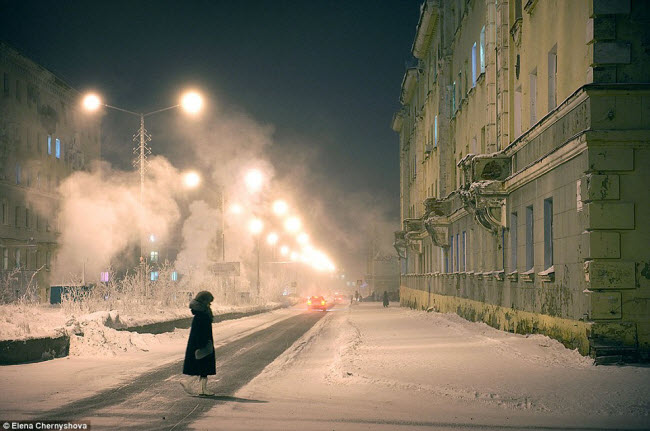 Thành phố Norilsk nằm ở vùng Siberia của Nga. Đường hàng không là cách duy nhất để tiếp cận thành phố này. Ngoài ra,&nbsp;vào một số thời điểm trong năm, có thể tới đây bằng&nbsp;đường biển và đường sông.