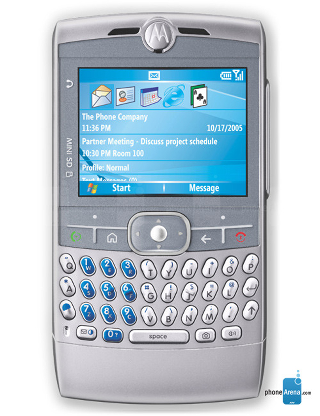 3. Motorola Q

Được ra mắt từ tháng 6/2005 nhưng phải gần 1 năm sau, Motorola Q hay còn gọi là Motorola Q8 mới lên kệ bán.