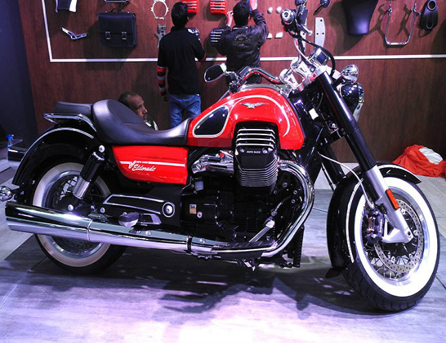 Moto Guzzi ElDorado có động cơ tương đương Audace nhưng được thiết kế tay âm, yên ngồi và nhiều chi tiết khác cho phép lái xe thoải mái hơn.