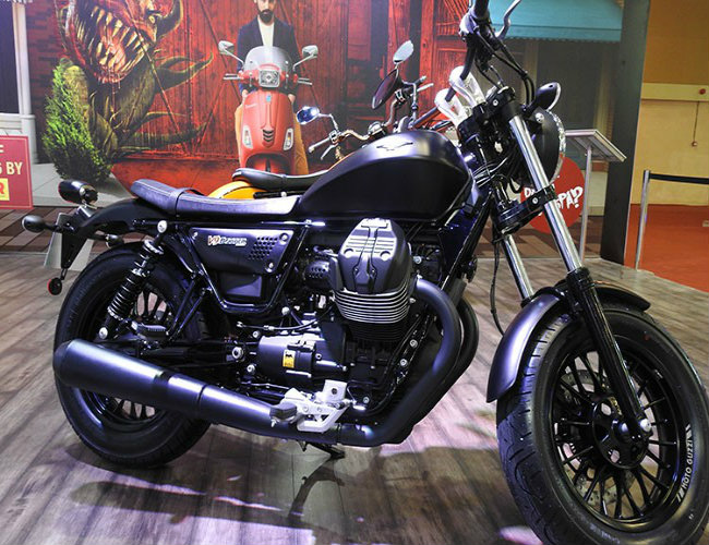 Moto Guzzi V9 Bobber có động cơ V-Twin với dung tích 850 cc, khả năng vận hành êm ái, thiết kế sang trọng.