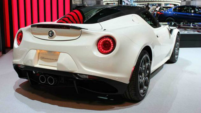 Alfa Romeo 4C coupe.