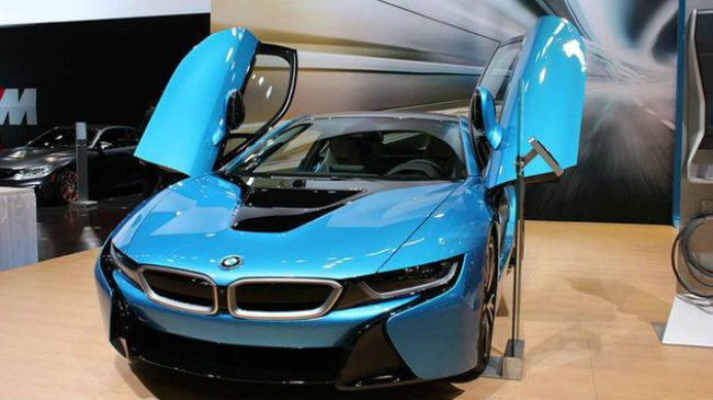 BMW i8 khoe &#39;cánh&#39; tại triển lãm.