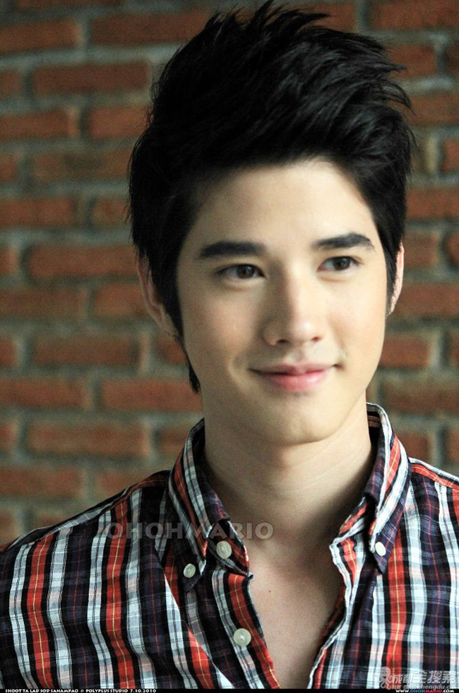 Nam diễn viên Mario Maurer nổi tiếng với khán giả Việt qua bộ phim “Tình người duyên ma” xếp thứ nhì với 3,5 triệu người theo dõi.