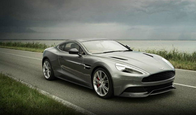 6.&nbsp; Aston Martin Vanquish giá 234.260 USD của Janet Jackson - người có khối tài sản chừng 150 triệu USD theo đánh giá của Celebritynetworth.com.