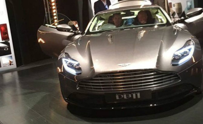 6. Aston Martin DB11: Sau khi rò rỉ hình ảnh trên mạng, Aston Martin DB11 cuối cùng đã chốt lịch ra mắt tại triển lãm xe. Là một mẫu DB thế hệ kế tiếp, DB11 được đồn đoán mang động cơ tăng áp V12, dung tích 5.2 lít và có khả năng sản sinh công suất 600 mã lực.