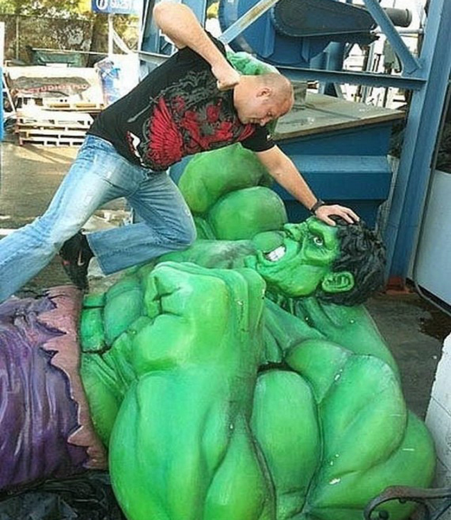 Hulk cũng không là gì với anh nhé.