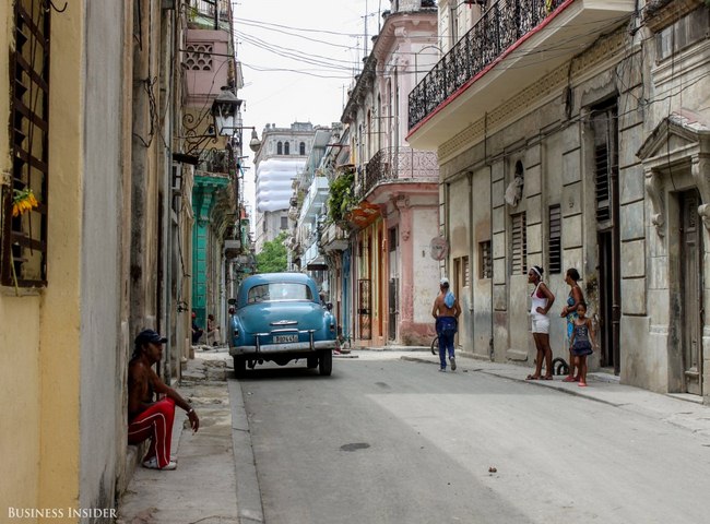 Một khu phố điển hình ở Havana.