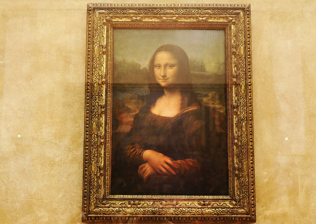 Bạn háo hức muốn chiêm ngưỡng cận cảnh bức tranh Mona Lisa tại bảo tàng Louvre ở Paris, Pháp.