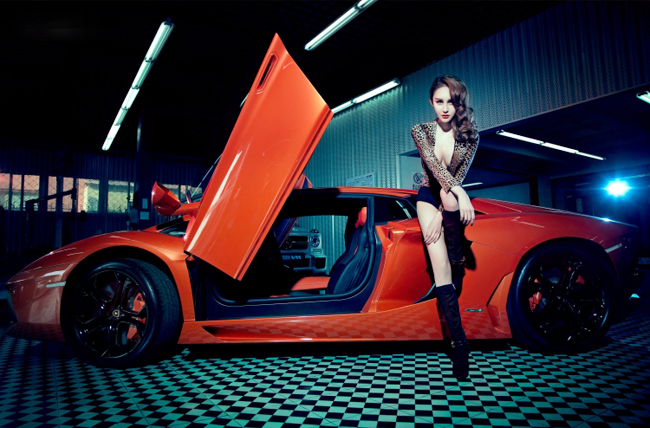 Lamborghini Aventador có thiết kế cửa cắt kéo