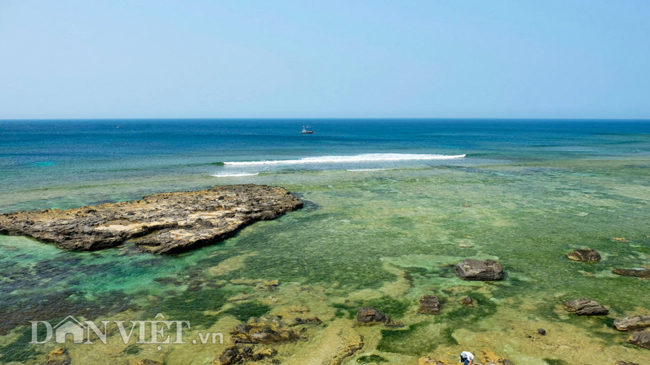 Lý Sơn đang trở thành điểm đến yêu thích của nhiều du khách.&nbsp; Nhưng vẻ đẹp nơi đây đang bị đe dọa bởi rác thải, nó lại khiến người ta lo về một thiên đường sẽ biến mất...