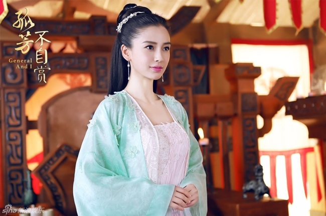 Angelababy là mỹ nhân mở màn dòng phim cổ trang năm 2017 với bom tấn Cô phương bất tự thưởng.