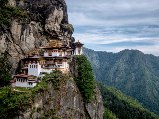 Bhutan là đất nước nhỏ nhưng rất giàu văn hóa và lịch sử. Đây cũng là quốc gia thân thiện nhất với môi trường trên thế giới.