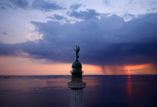 Ngọn&nbsp;hải đăng Vittoria Light, Italya trong ánh chiều tà&nbsp;nhìn ra Vịnh Trieste.