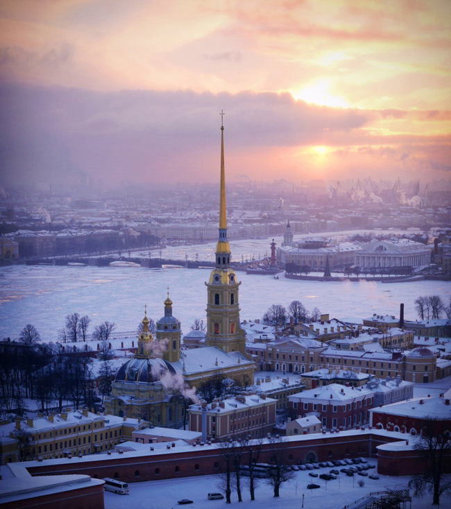 Nhà thờ Thánh Phero và Phaolo, bên trong pháo đài Peter và Paul ở Saint Petersburg, Nga.