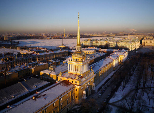 Nhà máy đóng tàu Admiralty, Saint Petersburg, trụ sở chính của Hải quân Nga.