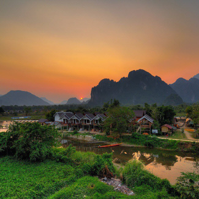 Khung cảnh bình yên tại một ngôi làng nhỏ thuộc&nbsp;huyện Vang Vieng thuộc tỉnh Viêng Chăn.