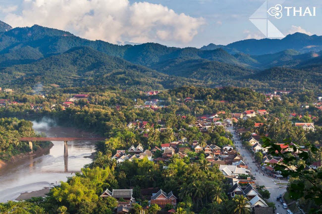 Khung cảnh thanh bình của thành phố Luang Prabang khi nhìn từ trên cao.