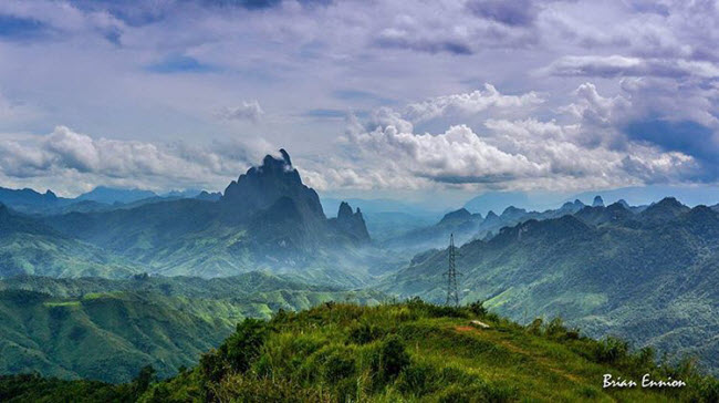 Phong cảnh núi Pha Chao hùng vĩ tại huyện Kasi, tỉnh Viêng Chăn.