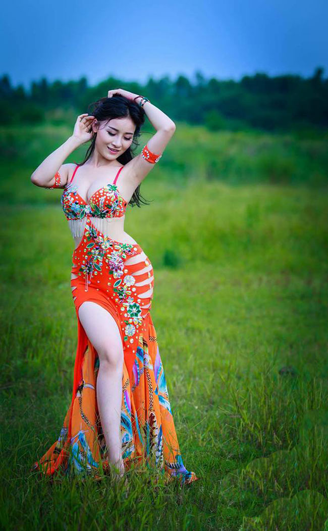 Thế nhưng, sau một khóa học belly dance &#34;vui vui&#34;, 9X quyết định bỏ công việc với mức lương mơ ước để đi học múa bụng chuyên nghiệp.&nbsp;