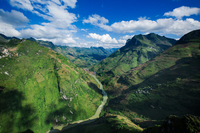 Khung cảnh hùng vĩ của đèo Mã Pí Lèng ở Hà Giang. Trong hành trình khám phá kéo dài 12 ngày, nhiếp ảnh gia Rehahn đã tới Sa Pa, Hà Giang, Đồng Văn, Cao Bằng,...