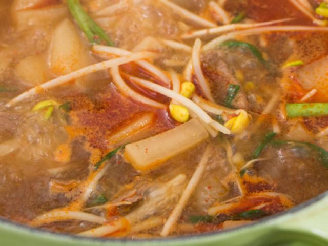 Kích thích vị giác với súp củ cải thịt bò cay kiểu Hàn