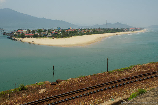 Sau một ngày khám phá Huế, chúng tôi đã di chuyển qua đèo Hải Vân để tới Hội An vào sáng sớm hôm sau.