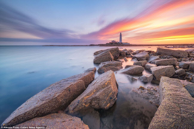 Ngọn hải đăng St Marys Lighthouse ởTyne &amp; Wear. Nhiếp ảnh gia Putzu cho rằng, Anh quốc là nơi có những phong cảnh đẹp nhất thế giới.