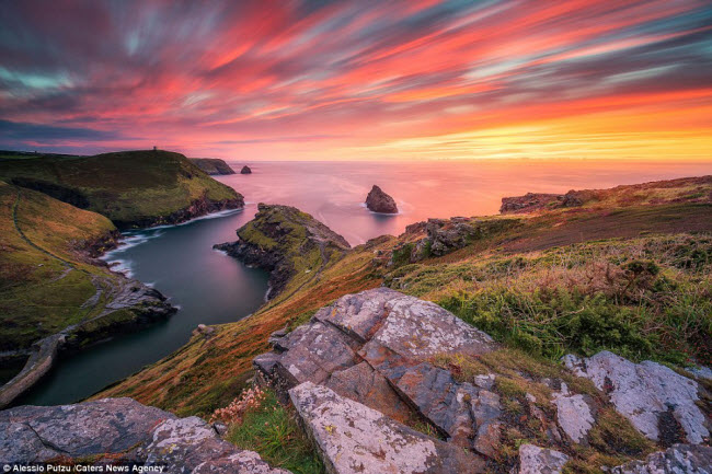 Khung cảnh hoàng hôn ở Boscastle, Cornwall.