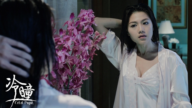 Người đẹp sinh năm 1985 khoe vẻ gợi cảm trong bộ phim kinh dị “Cold pupil” &#40;2013&#41;.