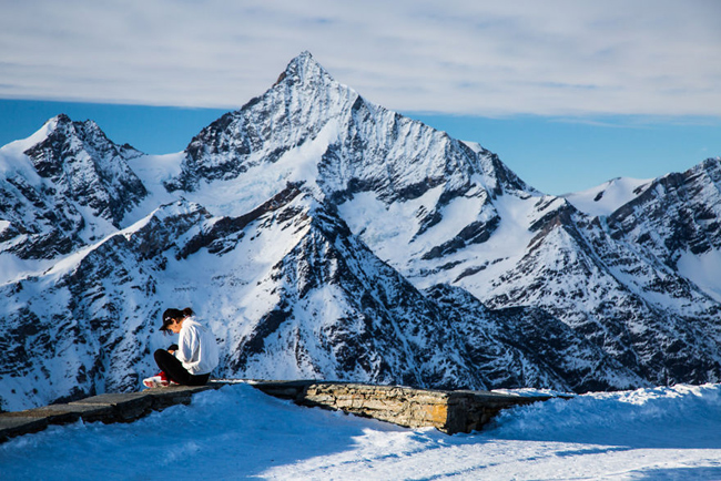 Bình minh tại Weisshorn nhìn từ Gornergrat.